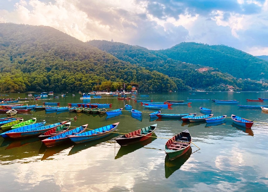 फेवातालका डुङ्गा चालक र यात्रुको पहिलोपटक बिमा