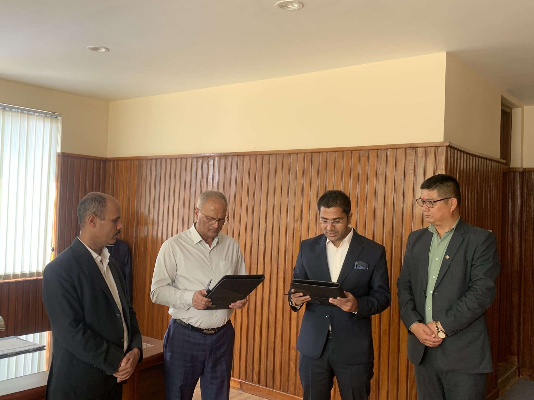 नेपाल पुनर्बीमा कम्पनीका नवनियुक्त अध्यक्ष ढुङ्गानाद्धारा शपथ ग्रहण