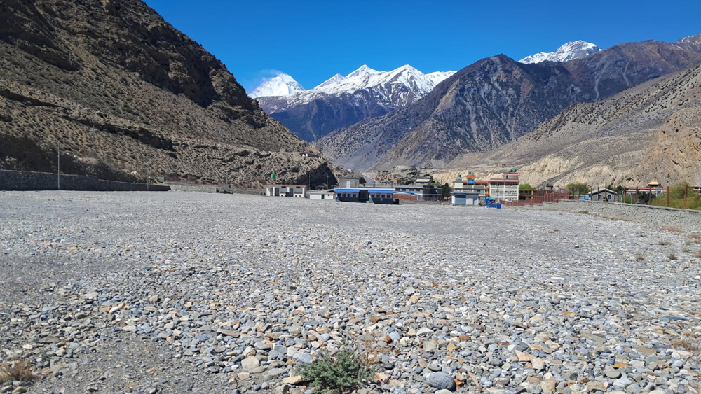 मुस्ताङ भन्सारबाट २ महिनामा ७ अर्ब ३६ करोडको मालवस्तु आयात