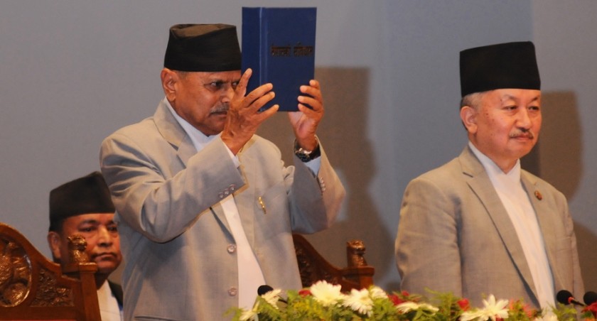 संविधान संशोधन बहसः प्रधानमन्त्रीलाई कानुनविदले दिए संघीयता खारेज गर्नु नहुने सुझाव