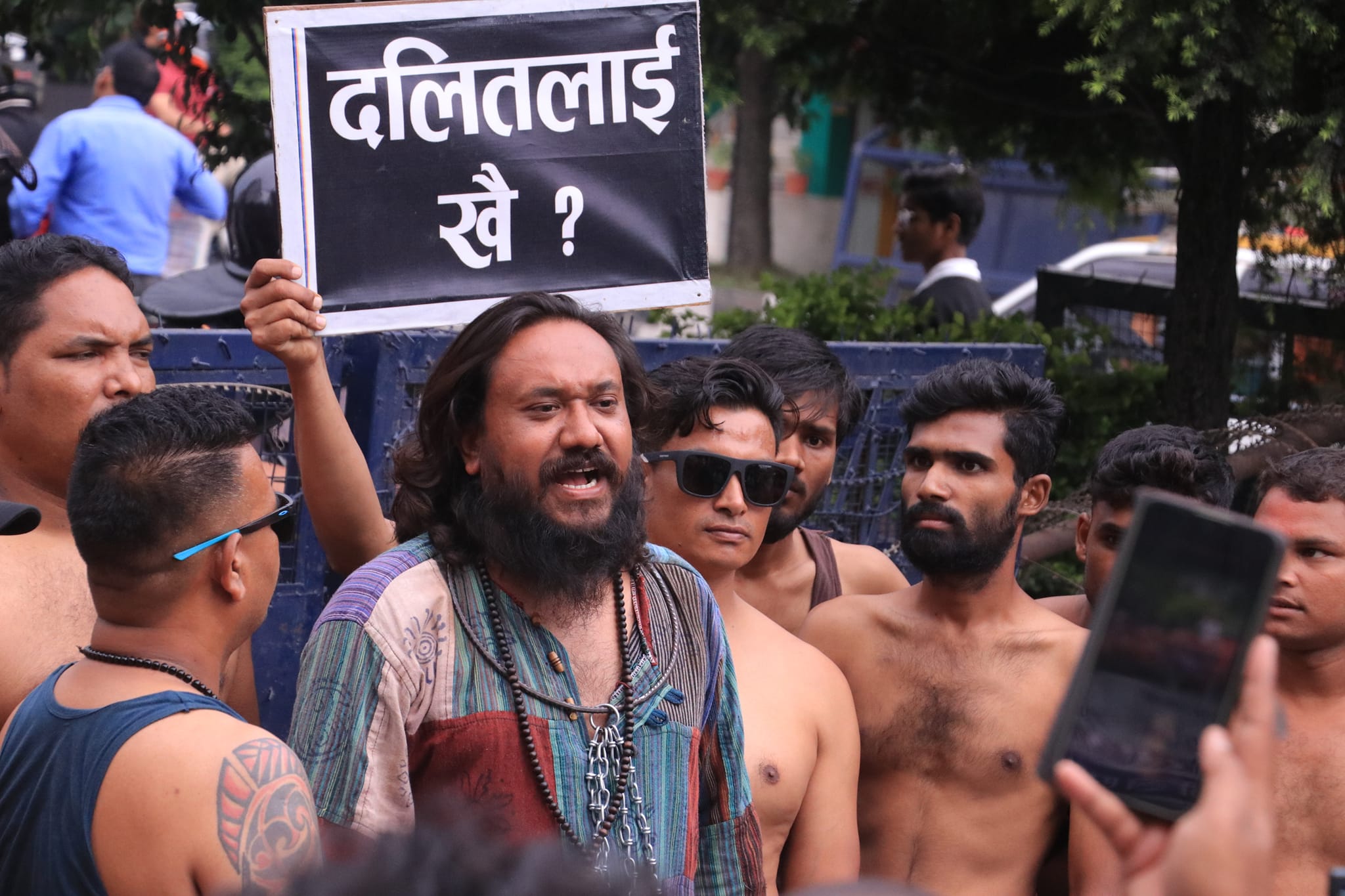 प्रहरीको फरार सूचिमा रहेका खगेन्द्रको नाम मन्त्रीको सूचिबाट हटाइयो