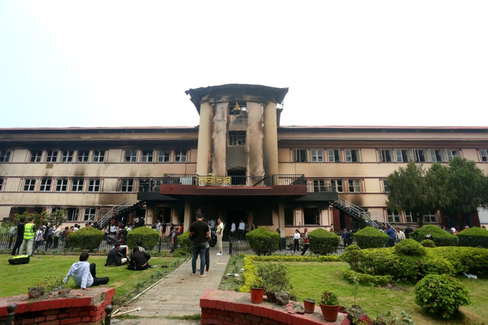 मधेसका सभामुखको निर्णयलाई सर्वोच्चको झड्का, पाँच सांसदलाई पदमुक्त नगर्न आदेश