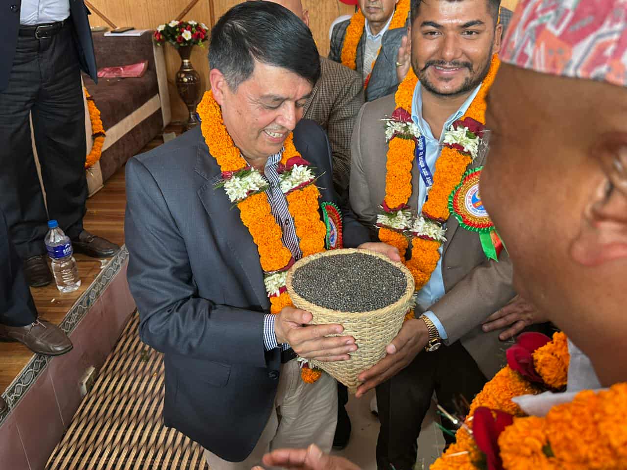 अध्यक्ष ढकाललाई कोशेली, धादिङको एक डाली मास !