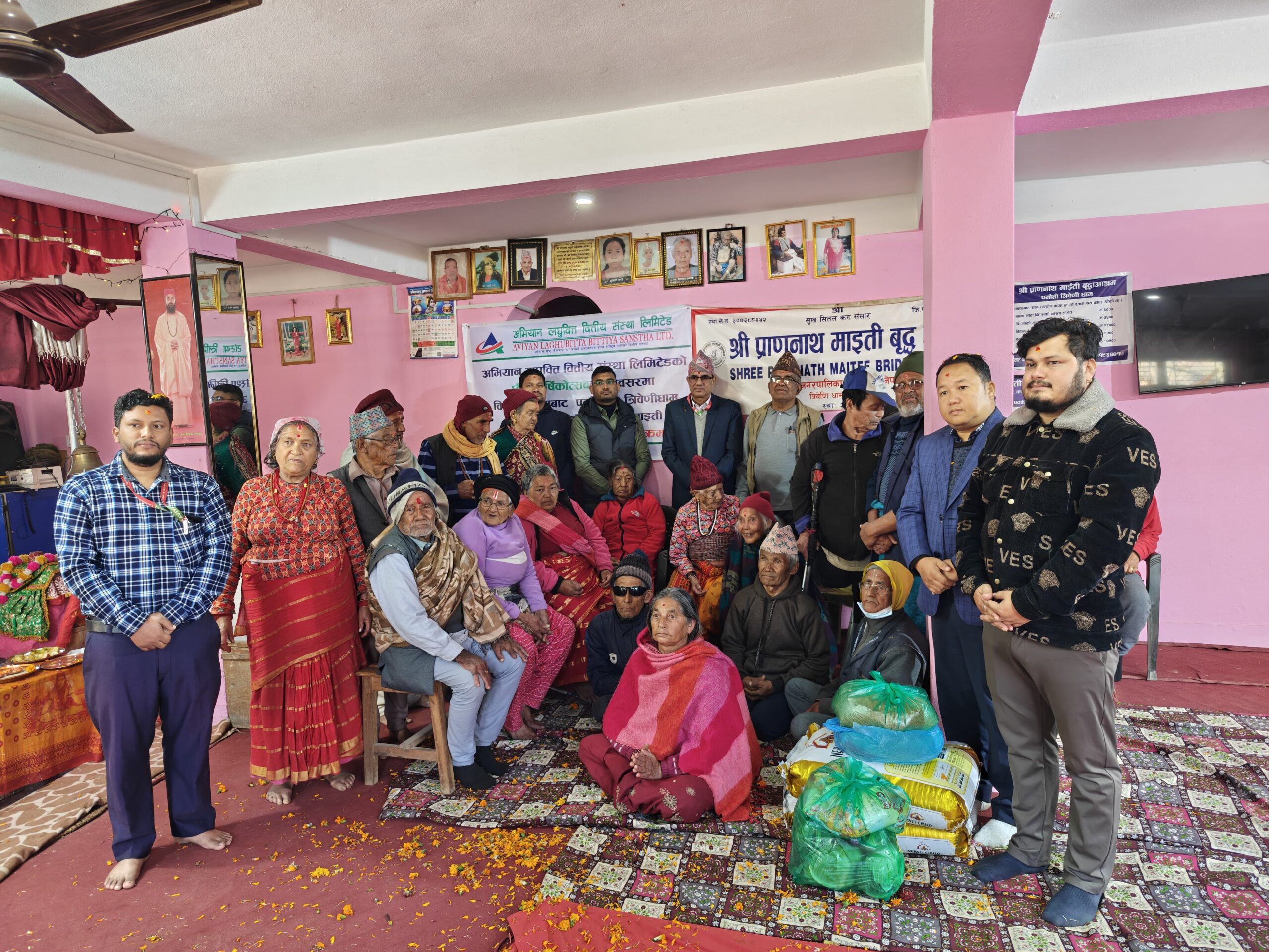 अभियान लघुवित्तद्वारा वृद्धाआश्रमलाई खाद्यन्न वितरण