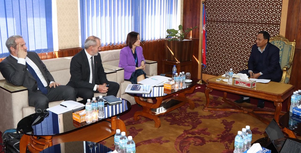 दूधकोशी जलविद्युत् आयोजनाको वित्तीय व्यवस्थापन तत्काल टुंगो लगाउन एडीबीलाई मन्त्री घिसिङको आग्रह