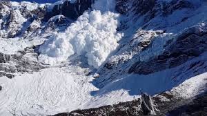 दोलखाको हिमपहिरोमा घाइते ४ जना हेलिकप्टरमार्फत काठमाण्डौ ल्याइयो, ३ जनाको मृत्यु