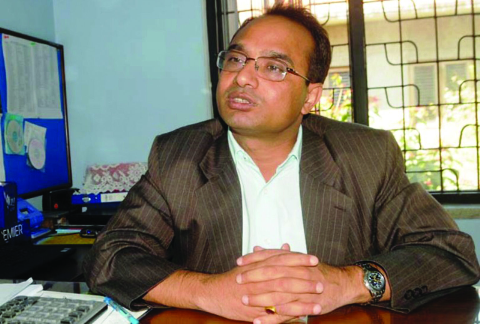 बैंकिङ कसुरमा जेलमा रहेका पूर्वबैंकर कमल ज्ञवालीलाई छोड्न सर्वोच्चको परमादेश
