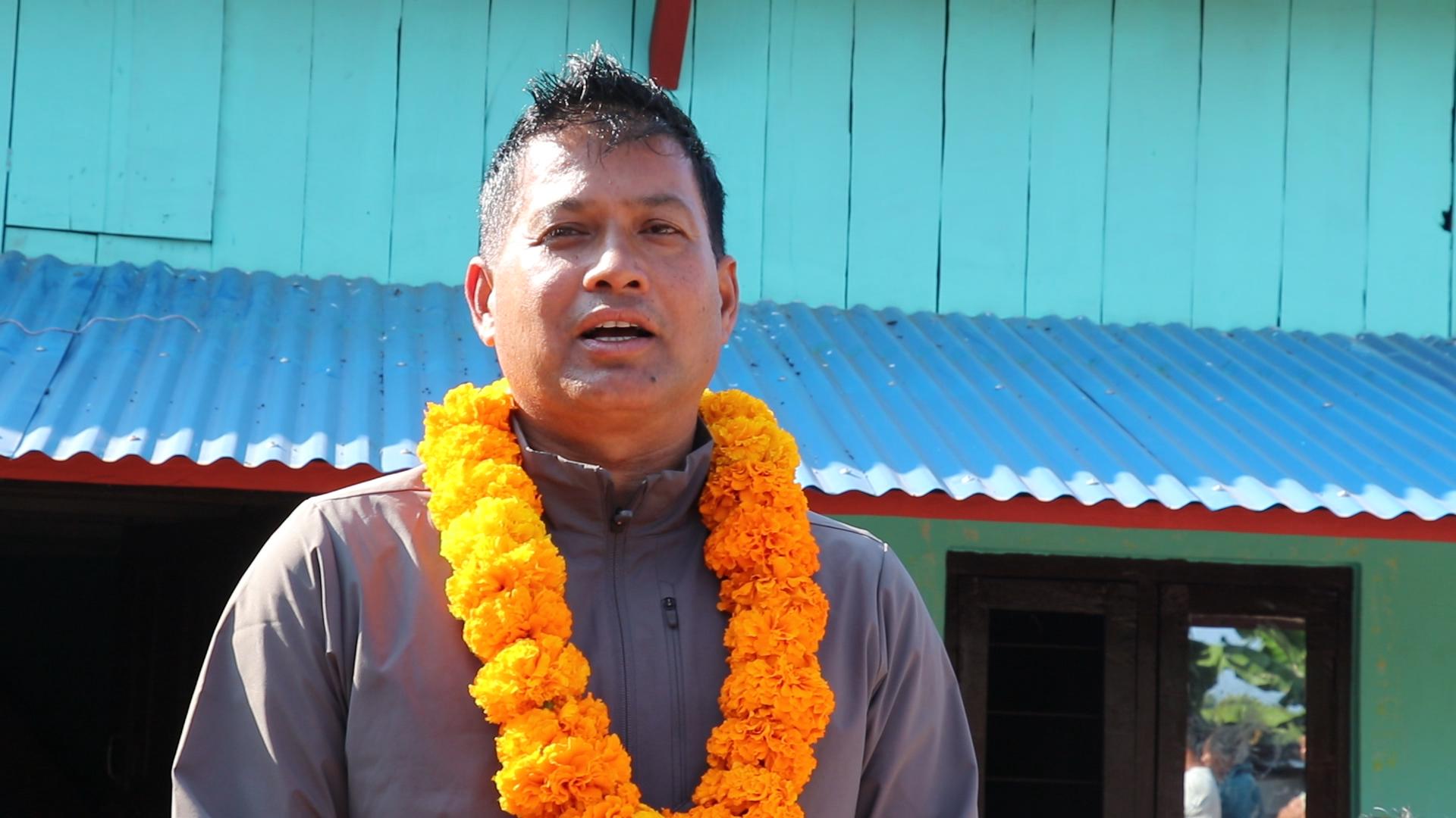 मनहरी गाउँपालिका अध्यक्ष कालाखेतीले २० लाख आफ्नै लगानीमा सडक बनाइदिने