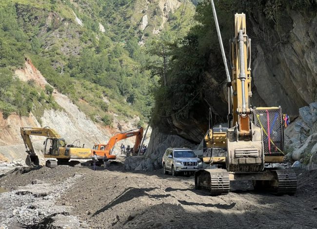 बीपी राजमार्ग फेरि अवरुद्ध, यात्रुलाई सास्ती