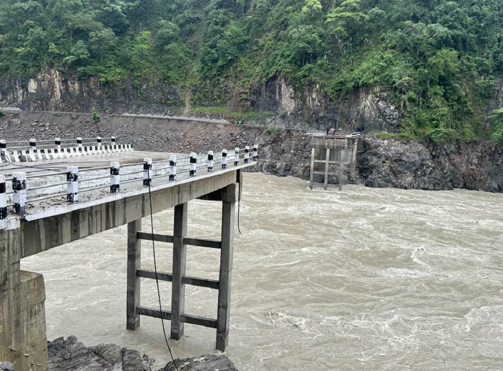 फोक्सिङटारको अस्थायी बेलिब्रिज सञ्चालनमा