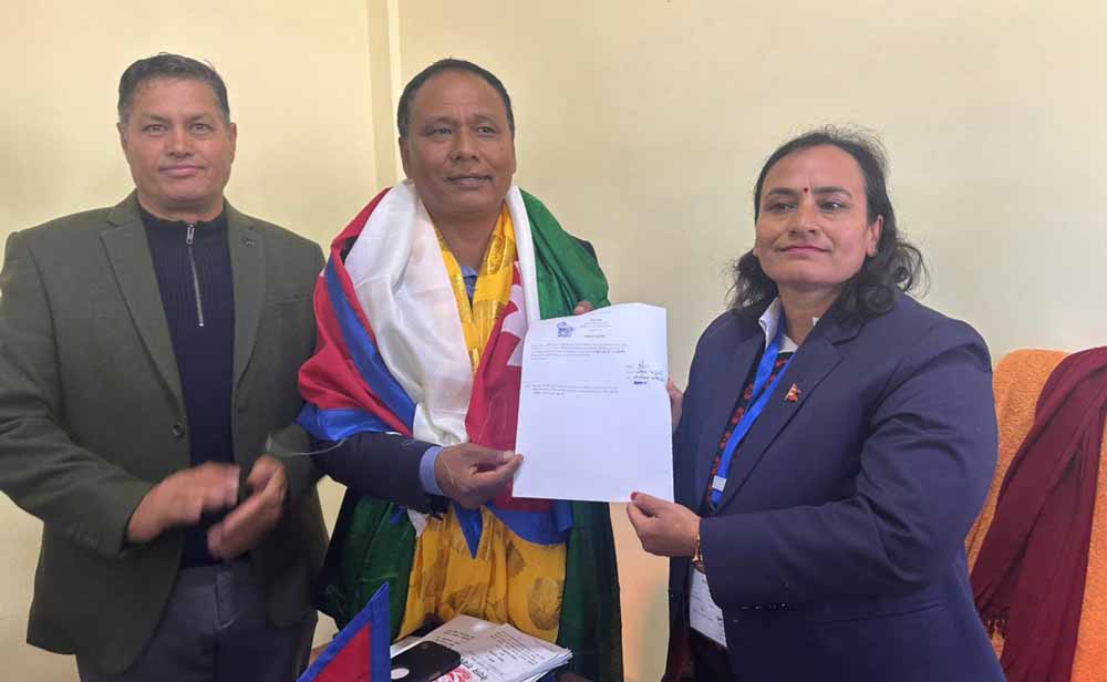 कुलमान घिसिङले गरे काठमाण्डौ – ३ बाट उम्मेदवारी दर्ता