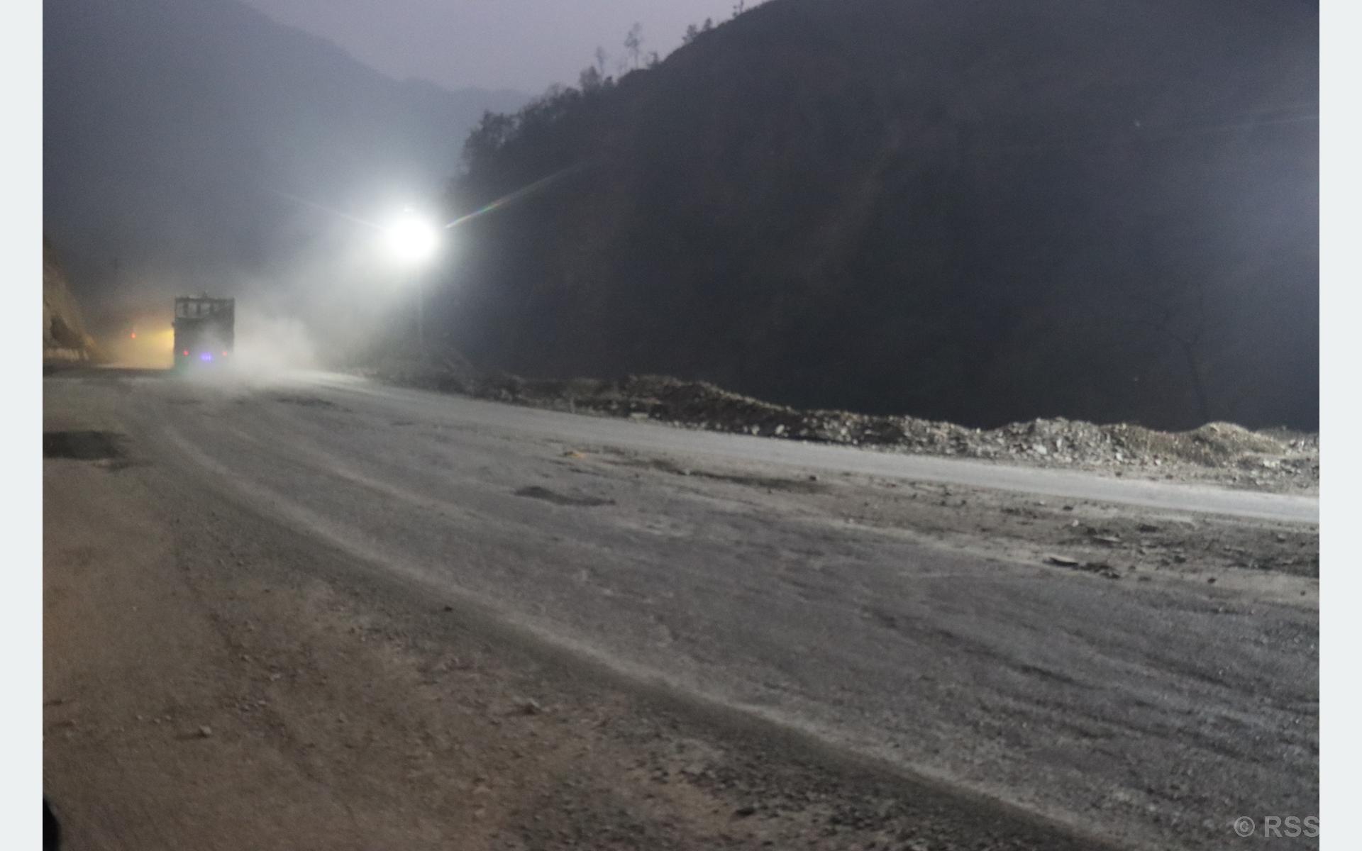 तुइन खोलाको पहिरोमा ‘फ्लड लाइट’ जडान