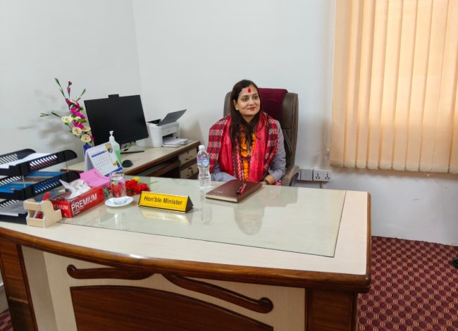 स्वास्थ्यका जनशक्तिलाई स्वदेशमै बस्ने वातावरण बनाउनुपर्छः स्वास्थ्यमन्त्री मेहता