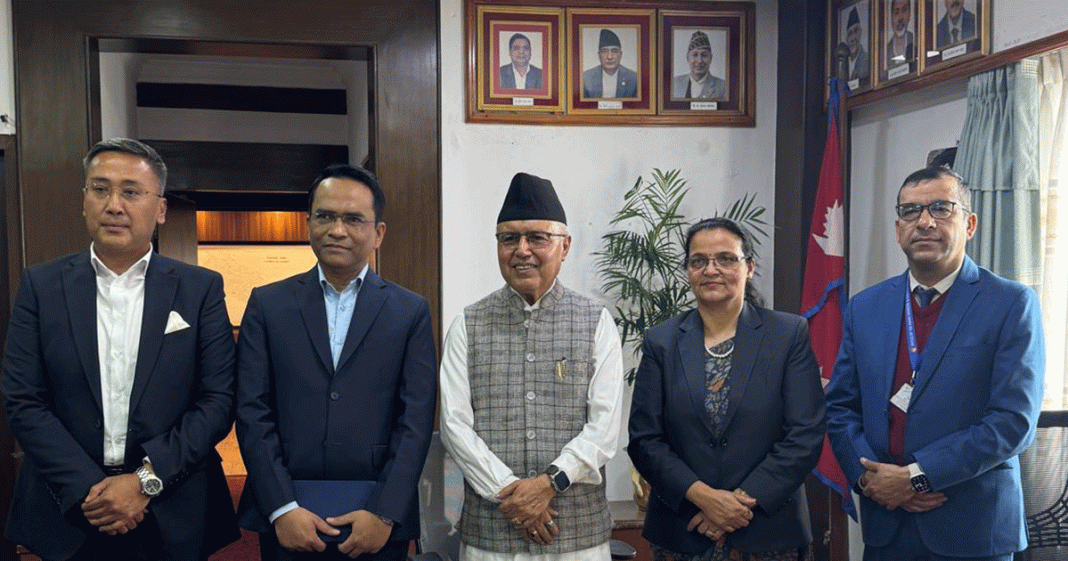 राष्ट्र बैंक, धितोपत्र बोर्ड र बीमा प्राधिकरणका प्रमुखसँग अर्थमन्त्रीले गरे विदाई भेट