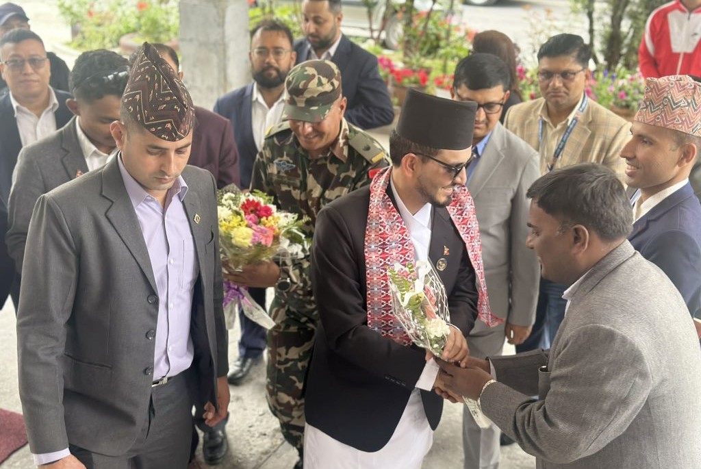 भौतिक पूर्वाधारमन्त्री लम्सालले गरे पदभार ग्रहण