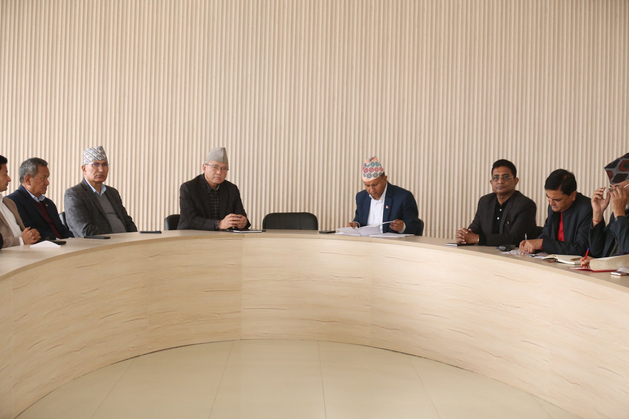 एमालेले ओली पक्राउको विषय संसदमा उठाउने