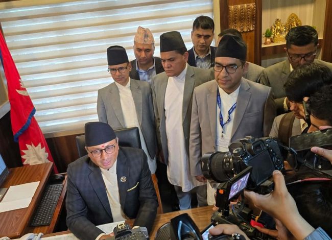 सिंहदरबारमा स्वर्णिम वाग्लेको ‘सर्जिकल स्ट्राइक’:  १५ वटा ऐन खारेज गर्ने घोषणा