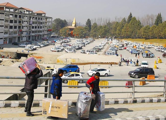 एयरपोर्टको महँगो पार्किङ शुल्क पुनरावलोकन गर्न ५ सदस्यीय समिति गठन