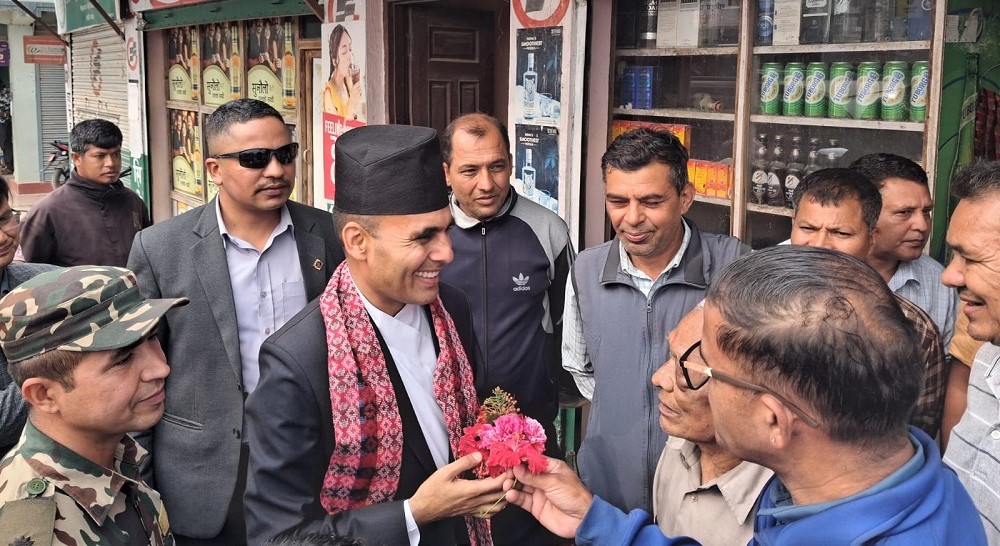 मन्त्रीहरूलाई नयाँ मोबाइल दिने कुरा झूटो हो, भ्रममा नपरौं: सञ्चारमन्त्री तिमिल्सिना