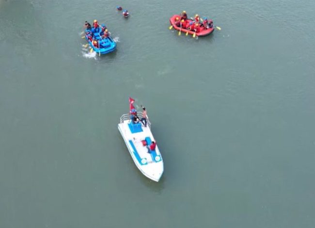तामाकोशीमा जेटबोट र र्‍याफ्टिङ