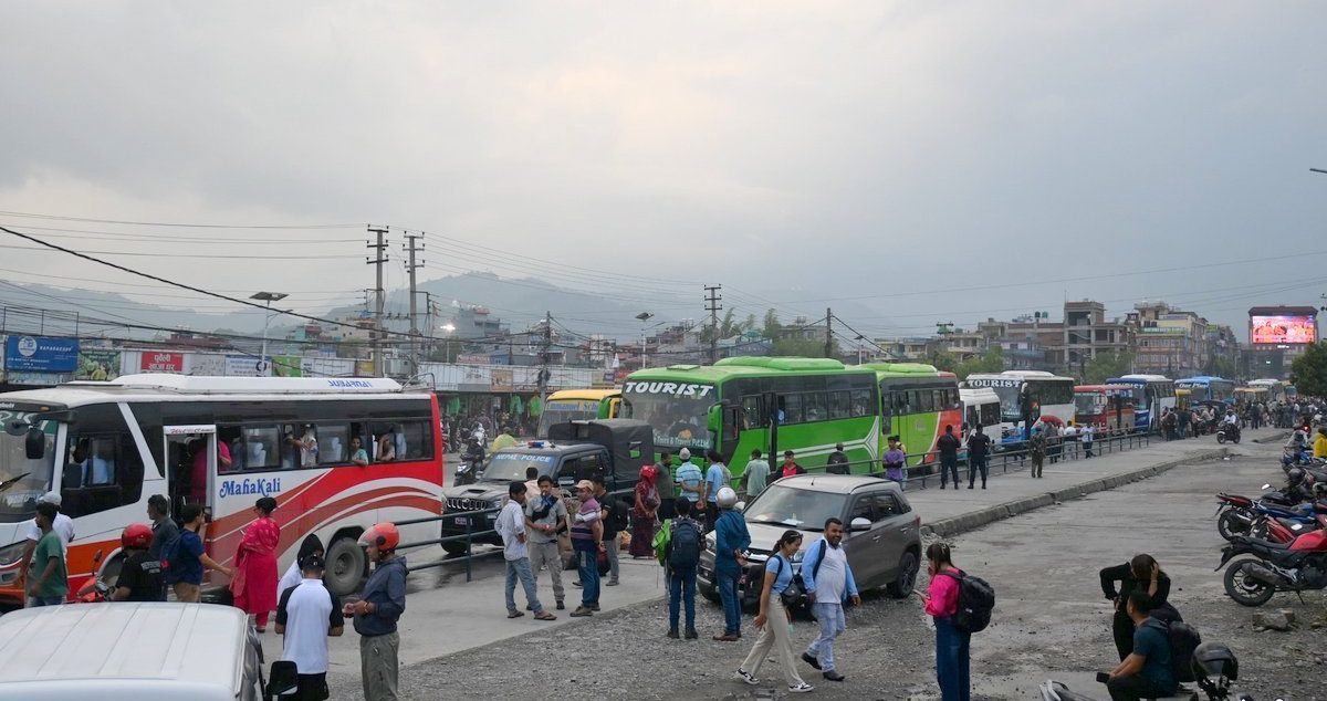 सरकारले फेरि बढायो सार्वजनिक यातायातको भाडा