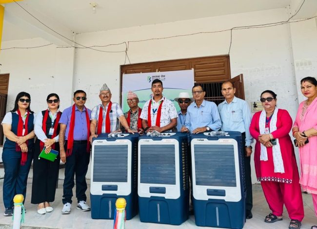 कामना सेवा विकास बैंकद्वारा श्री पशुपति माध्यमिक विद्यालयलाई कुलर हस्तान्तरण