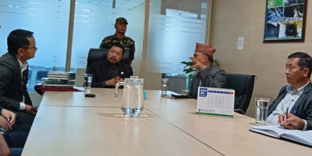 निर्माणाधीन जलविद्युत परियोजनाको काममा तीव्रता दिन मन्त्री श्रेष्ठको निर्देशन