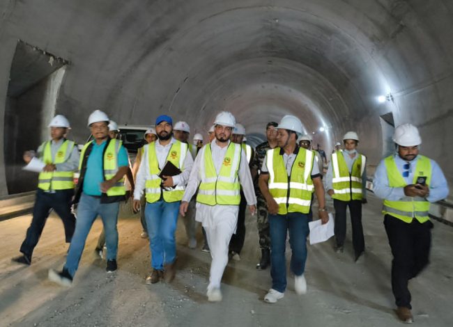 पूर्वाधार विकासमन्त्री लम्सालले गरे सिद्धबाबा सुरुङको अनुगमन