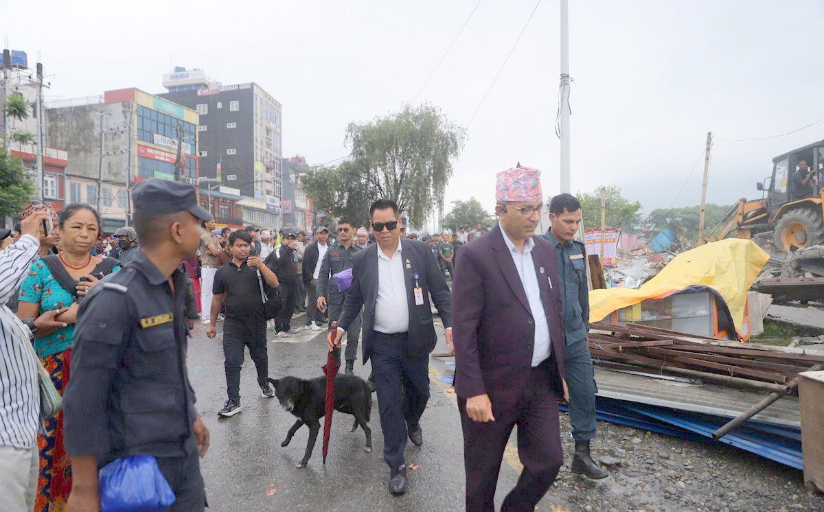 अतिक्रमित ५१ टहरामा महानगरको डोजर, मेयर आचार्यद्वारा निरीक्षण