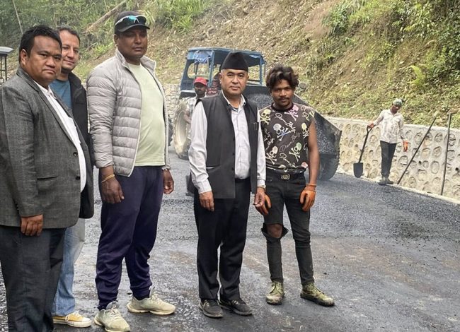काठेखोला गाउँपालिकामा ‘ट्रयाक’ खुलेको २८ वर्षपछि सडक कालोपत्र