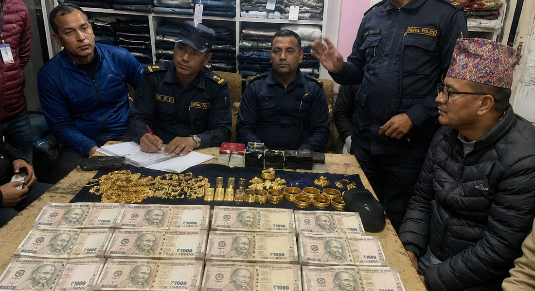 कपडा पसलमा ठूलो परिमाणमा सुन र भारु भेटियो