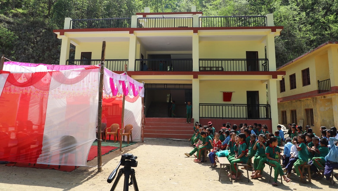 सिद्धार्थ बैंकद्वारा विद्यालयको भवन हस्तान्तरण