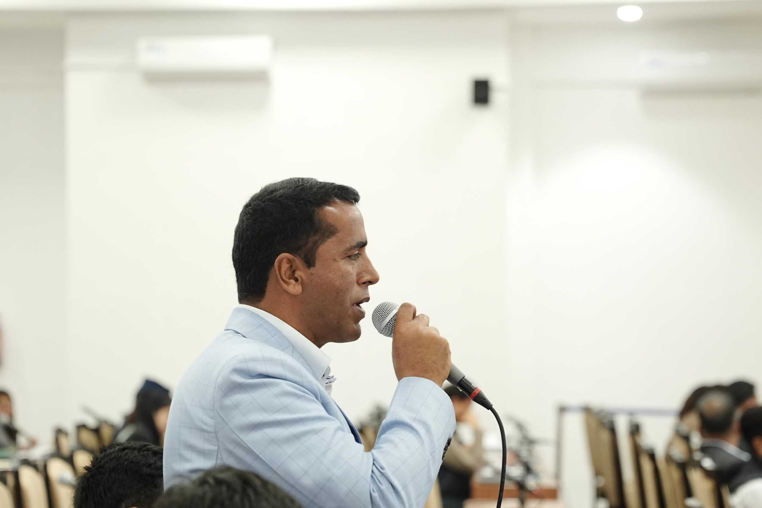 प्रधानमन्त्रीले भ्रामक अभिव्यक्ति फिर्ता नलिएसम्म सदन अघि नबढाउन नेकपाको माग