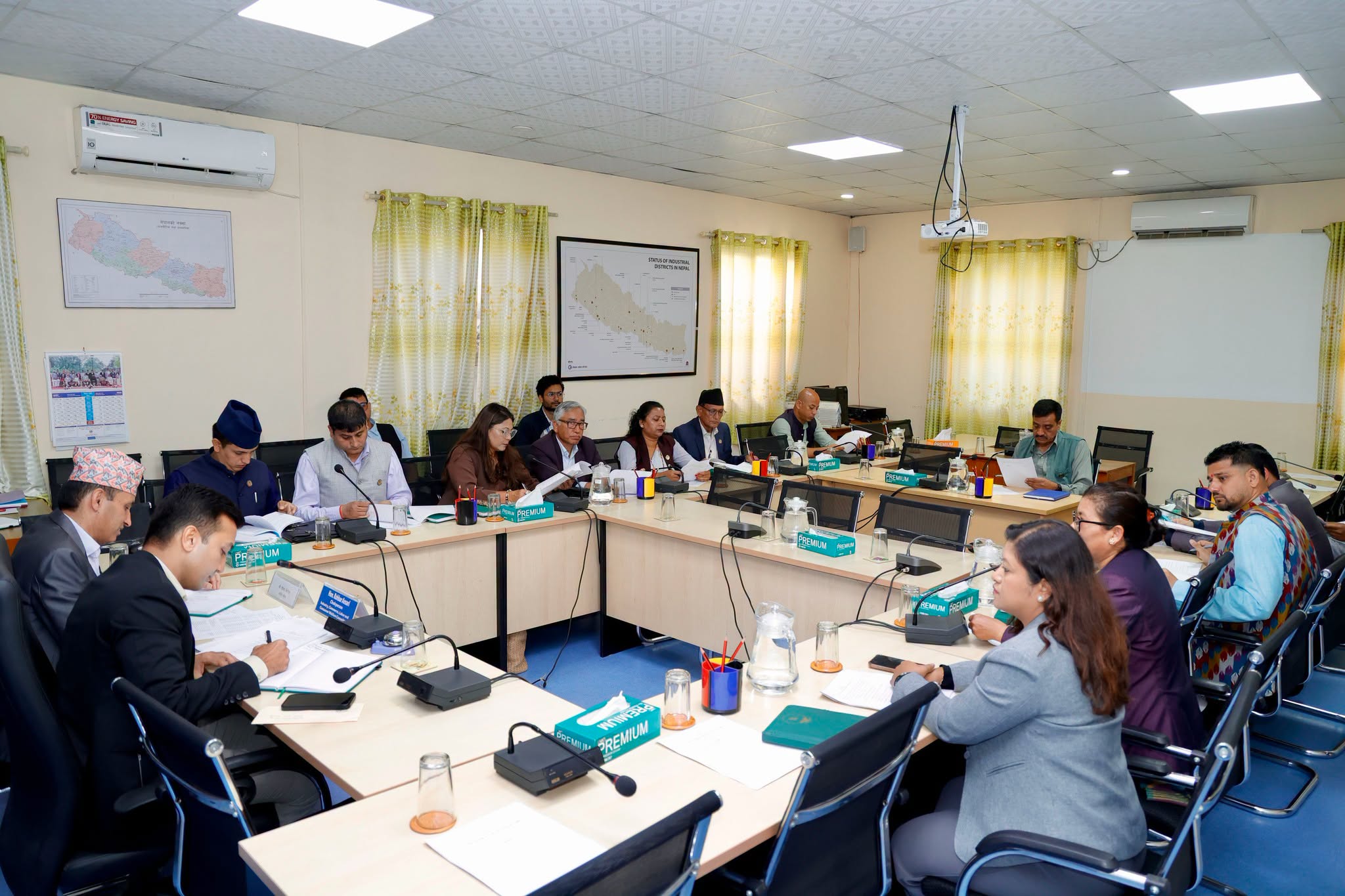 संसदीय समितिमा ग्यास सिलिन्डरको रङ फरक गर्न र लक्षित वर्गलाई मात्र अनुदान दिन सांसदहरूको माग