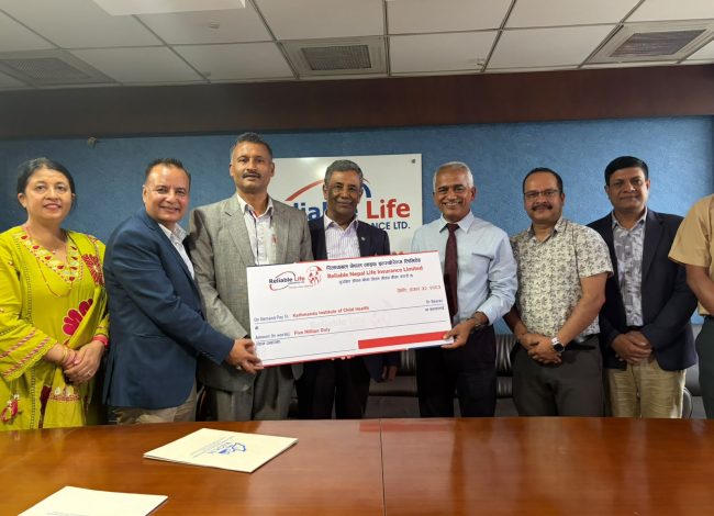 रिलायबल नेपाल लाइफद्वारा काठमाण्डौ इन्स्टिच्युट अफ चाइल्ड हेल्थलाई ५० लाख सहयोग