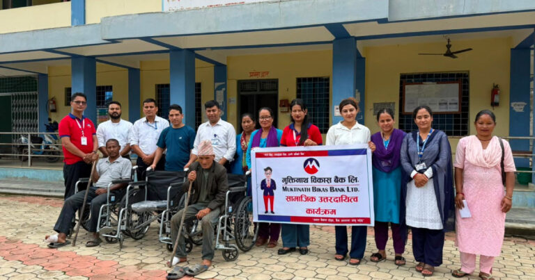 मुक्तिनाथ विकास बैंकद्वारा विभिन्न संस्थालाई आवश्यक सामग्री हस्तान्तरण
