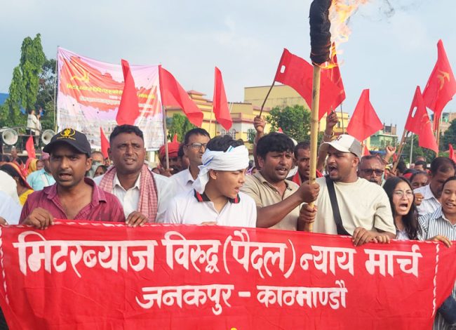 न्याय खोज्दै मिटरब्याज पीडित फेरि सडकमा: जनकपुरबाट काठमाण्डौका लागि सुरु भयो ‘पैदल मार्च’